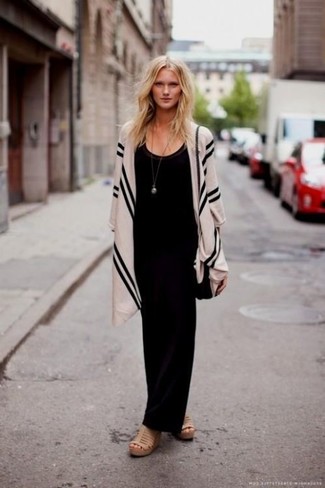 С чем носить бежевые кожаные босоножек на танкетке