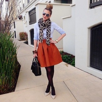 С чем носить бежевый шарф с леопардовым принтом женщине