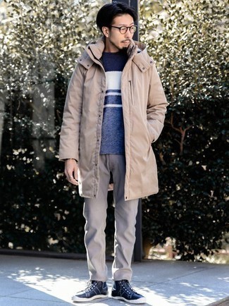 С чем носить бежевую легкую парку мужчине