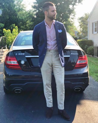 С чем носить бежевые льняные классические брюки мужчине