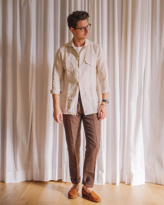 С чем носить бежевую льняную полевую куртку