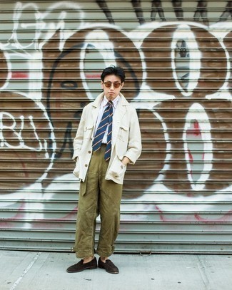 С чем носить бежевую льняную полевую куртку