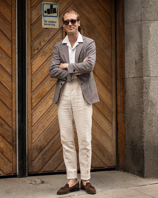 С чем носить бежевые льняные брюки мужчине