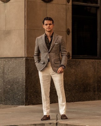 С чем носить бежевые льняные брюки мужчине