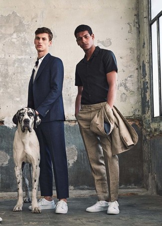 С чем носить бежевый льняной костюм