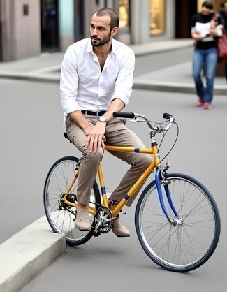 Какие брюки чинос носить с бежевыми лоферами