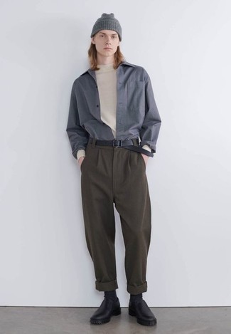 С чем носить бежевую футболку с длинным рукавом мужчине