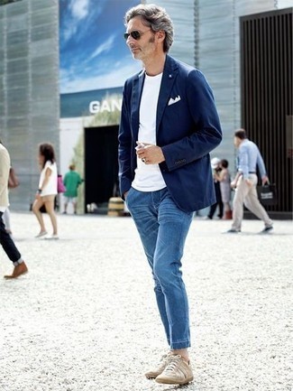 Какие пиджаки носить с бежевыми низкими кедами мужчине