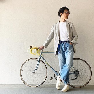 Какие пиджаки носить с бежевыми низкими кедами мужчине