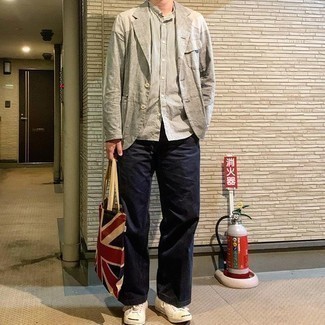 Какие пиджаки носить с бежевыми низкими кедами мужчине