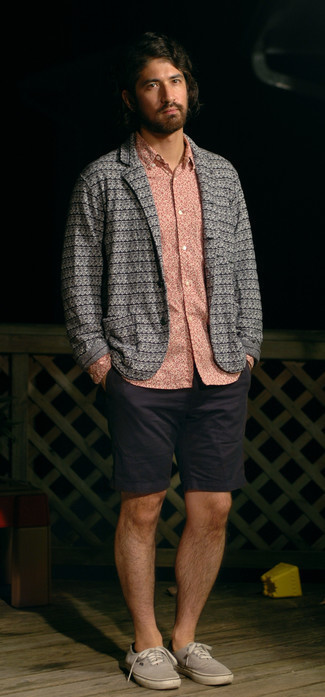 Какие пиджаки носить с бежевыми низкими кедами мужчине