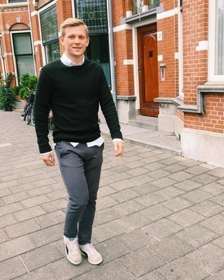 С чем носить бежевые низкие кеды мужчине