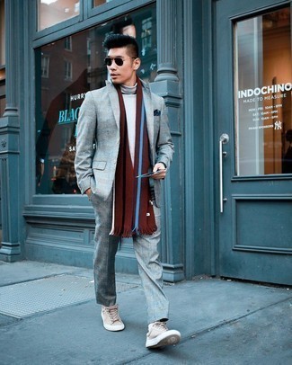 Какие водолазки носить с бежевыми низкими кедами мужчине