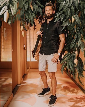 С чем носить бежевую сумку почтальона