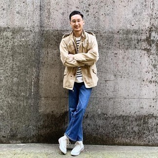 С чем носить бежевую куртку в стиле милитари мужчине