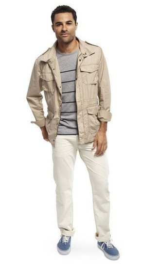 С чем носить бежевую куртку в стиле милитари мужчине