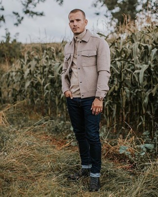 С чем носить бежевый свитер с воротником на пуговицах