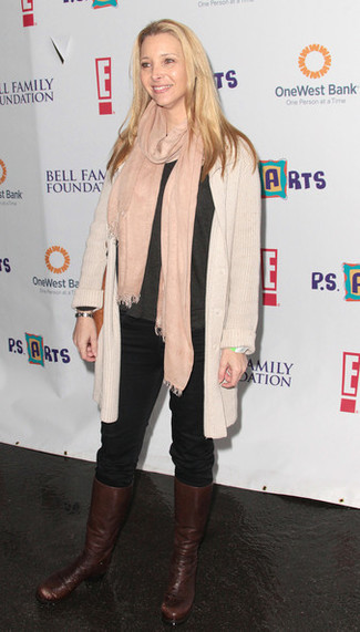 Какие сапоги носить с бежевым открытым кардиганом