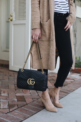 С чем носить бежевый открытый кардиган женщине