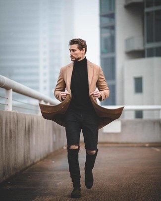 Как носить бежевое длинное пальто с черными рваными джинсами