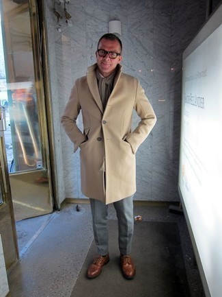 Какие броги носить с бежевым длинным пальто