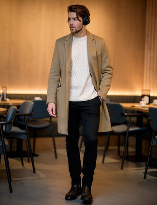 Какие вязаные свитера носить с бежевым длинным пальто