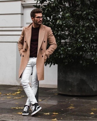 Какие высокие кеды носить с бежевым длинным пальто