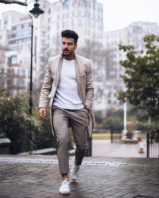 С чем носить бежевое длинное пальто