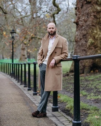 Какие лоферы носить с бежевым длинным пальто