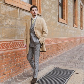 Какие лоферы носить с бежевым длинным пальто