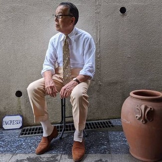 С чем носить бежевый галстук с "огурцами" мужчине