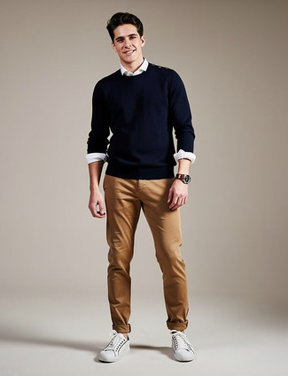 С чем носить бежевые брюки мужчине