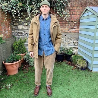 Какие брюки чинос носить с бежевой паркой