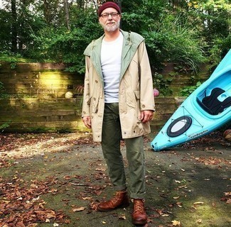 Какие брюки чинос носить с бежевой паркой