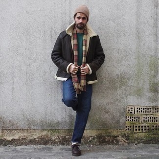 С чем носить бежевый шарф в шотландскую клетку мужчине