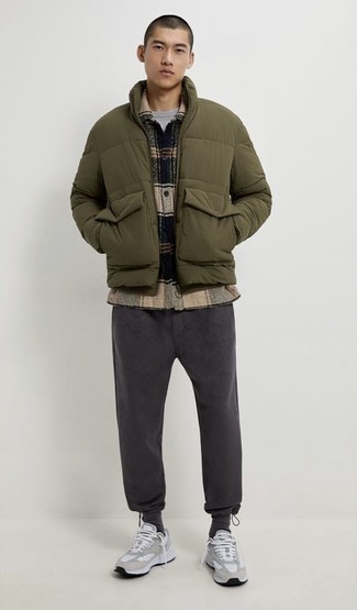 С чем носить бежевую рубашку в шотландскую клетку мужчине