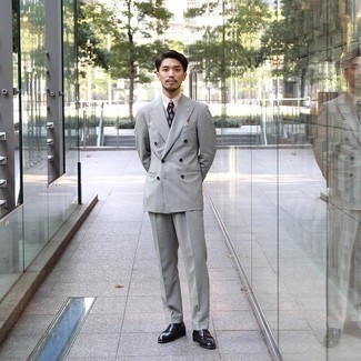 С чем носить бежевый нагрудный платок