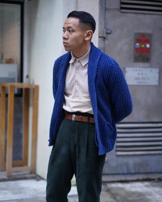 С чем носить бежевую футболку-поло мужчине