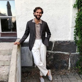 С чем носить бежевую футболку-поло мужчине