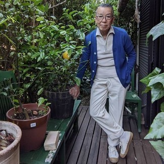 С чем носить бежевую футболку-поло мужчине