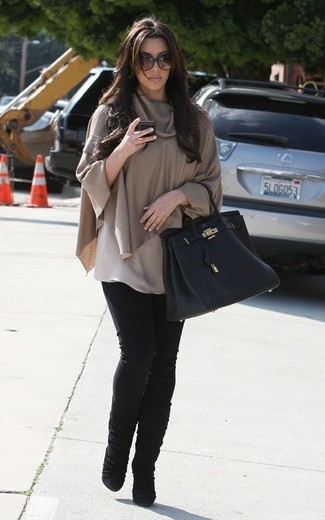 С чем носить бежевое пончо