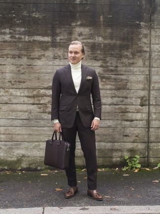 С чем носить бежевый нагрудный платок с принтом