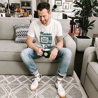 С чем носить бежевые носки с принтом мужчине