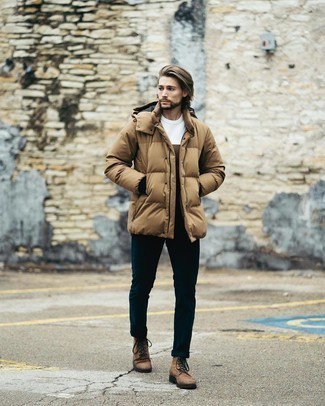 С чем носить бежевую куртку-пуховик мужчине