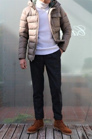 С чем носить бежевую куртку-пуховик мужчине