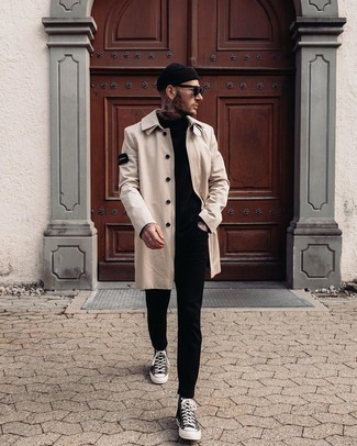 Какие джинсы носить с бежевым дождевиком мужчине