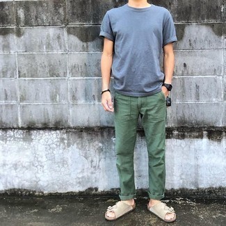 Какие брюки чинос носить с бежевыми сандалиями