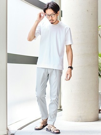 Какие брюки чинос носить с бежевыми сандалиями