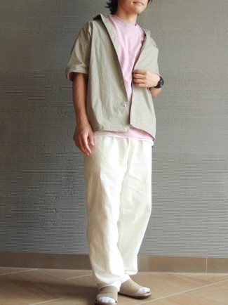 Какие брюки чинос носить с бежевыми сандалиями