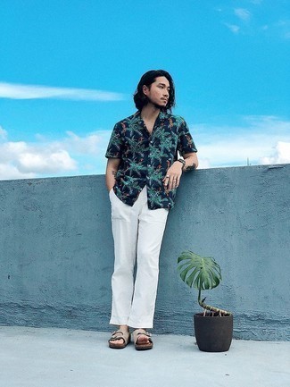 Какие брюки чинос носить с бежевыми сандалиями